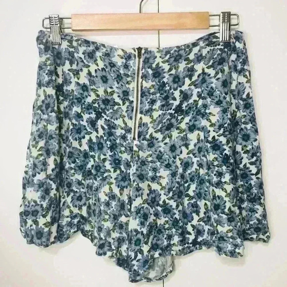 Kimchi Blue Urban Outfitters Women Size 8 Floral High Waist High Rise Short Blue - Picture 2 of 14